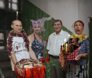 Взакусь. С тортом праздник новый год. 25х30